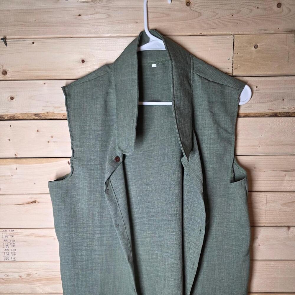 Green linen vest size l